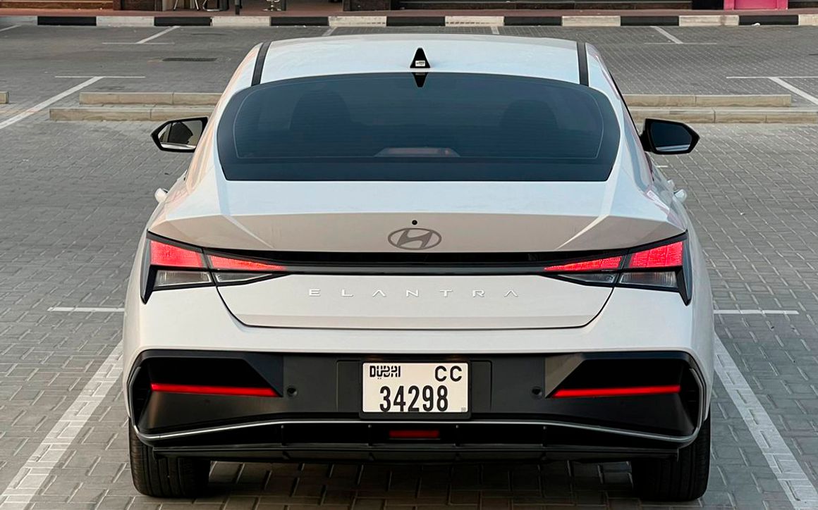 HYUNDAI ELANTRA - image 4