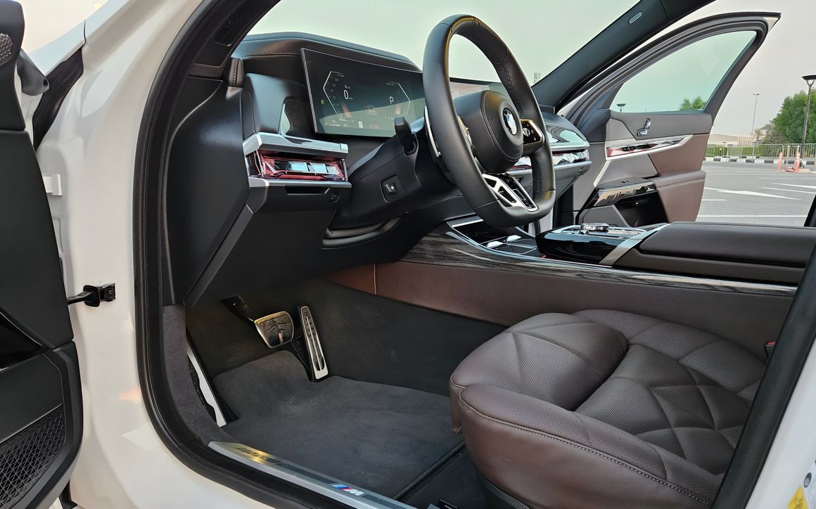 BMW 740i - image 8
