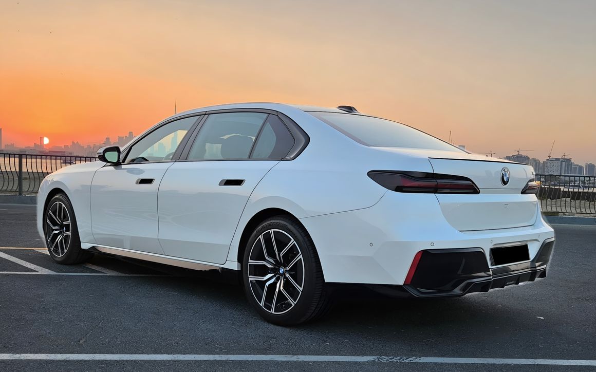 BMW 740i - image 5