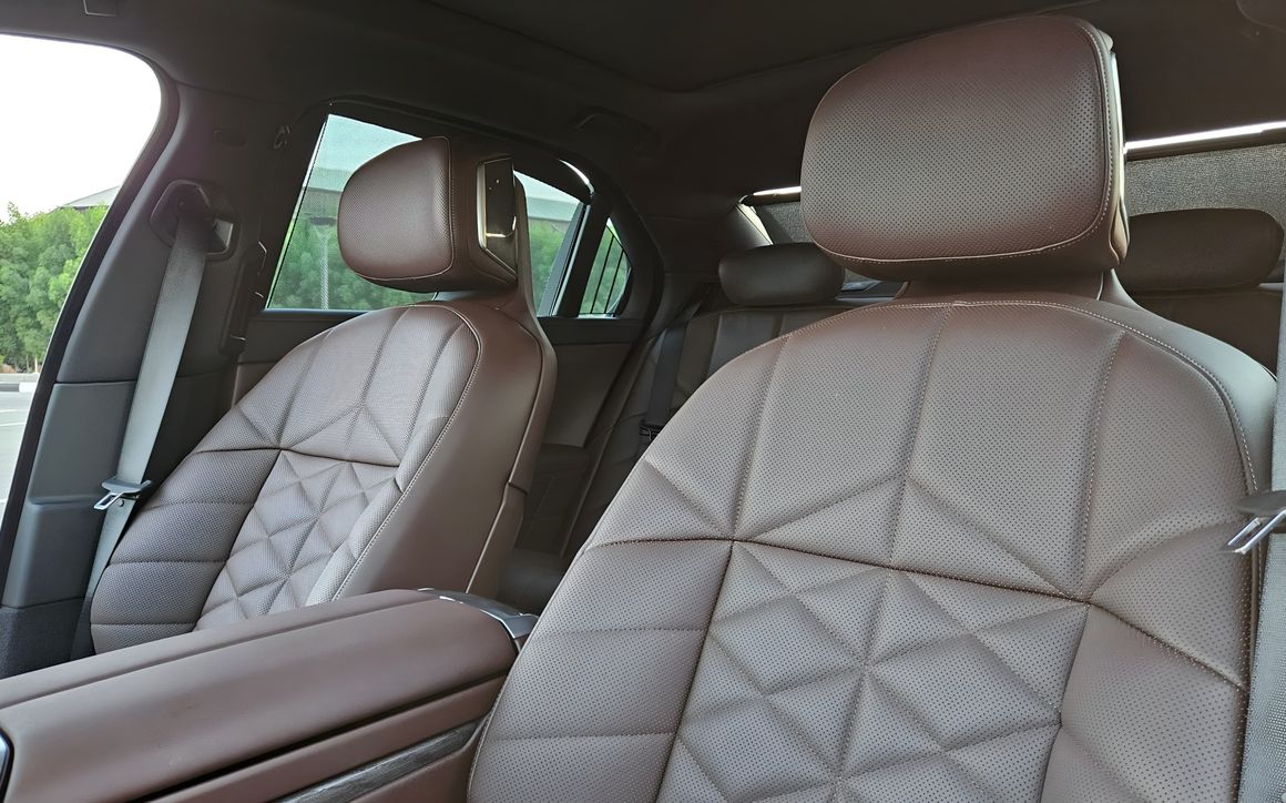 BMW 740i - image 9