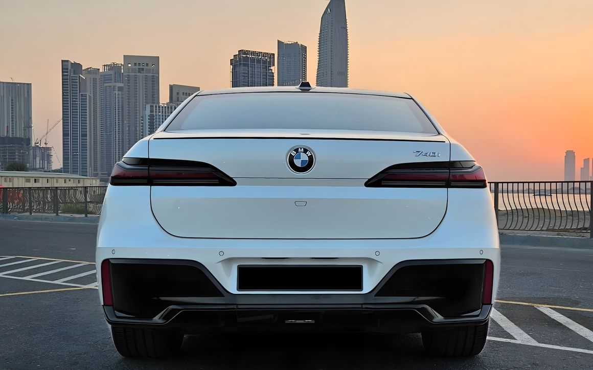 BMW 740i - image 6