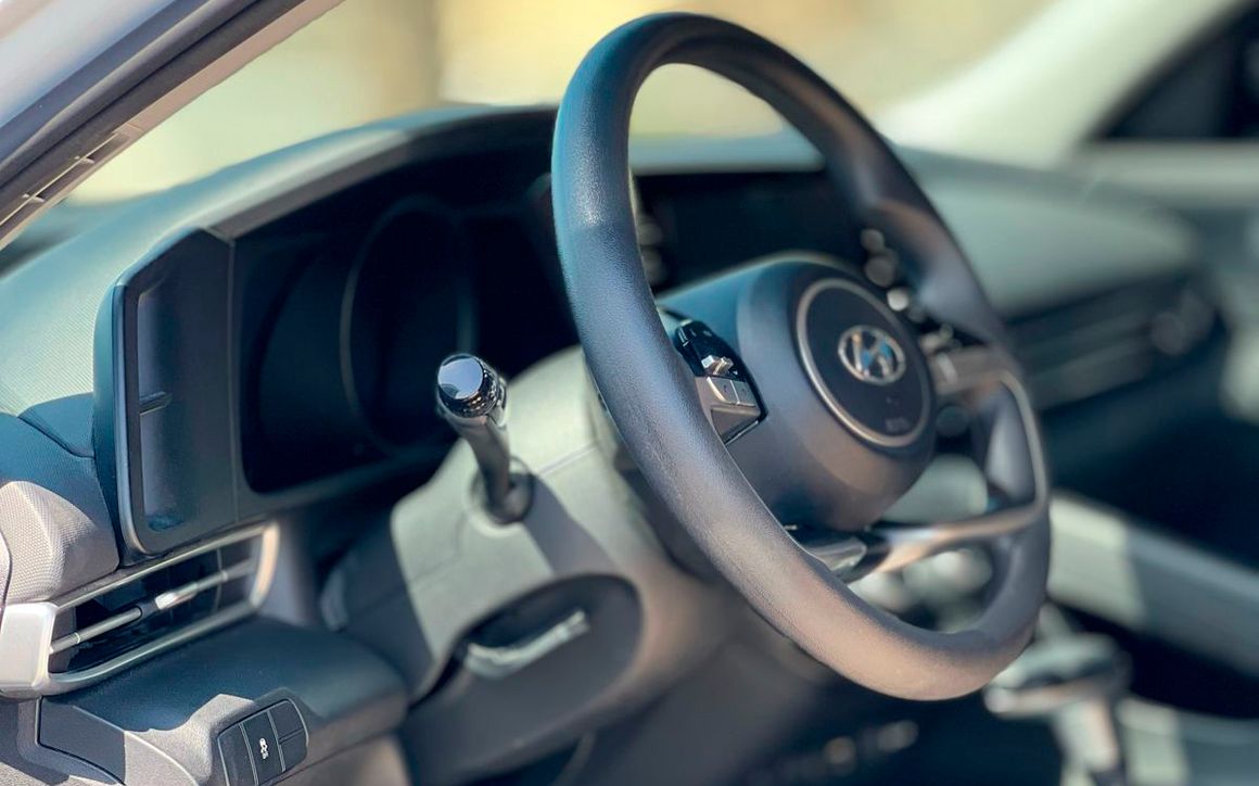 HYUNDAI Elantra - image 6