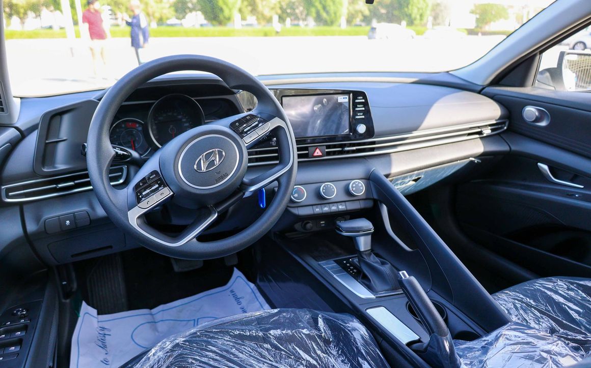 Hyundai Elantra - image 10