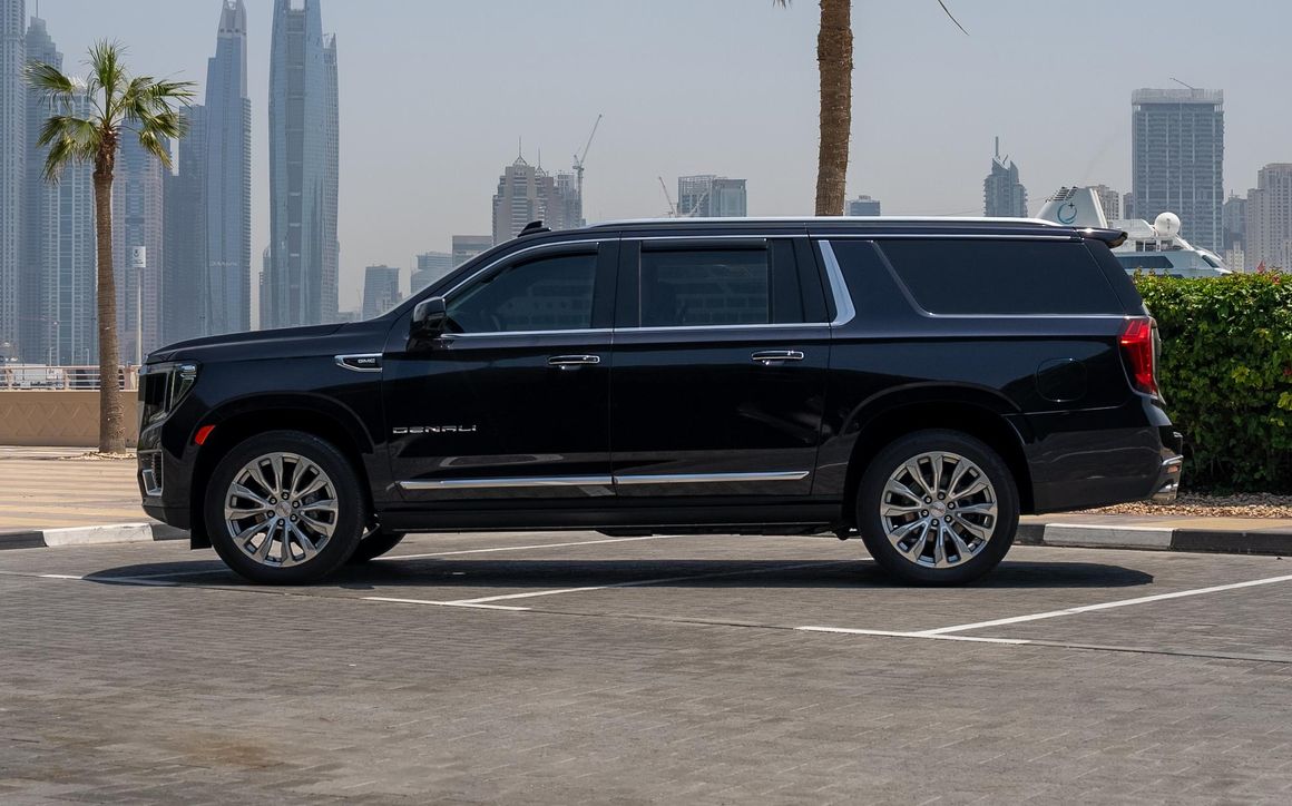 GMC Yukon Denali - image 2