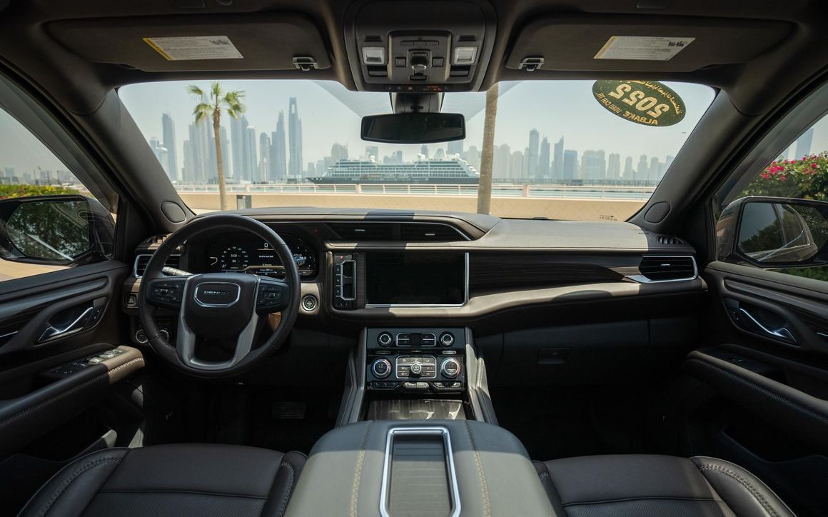 GMC Yukon Denali - image 6