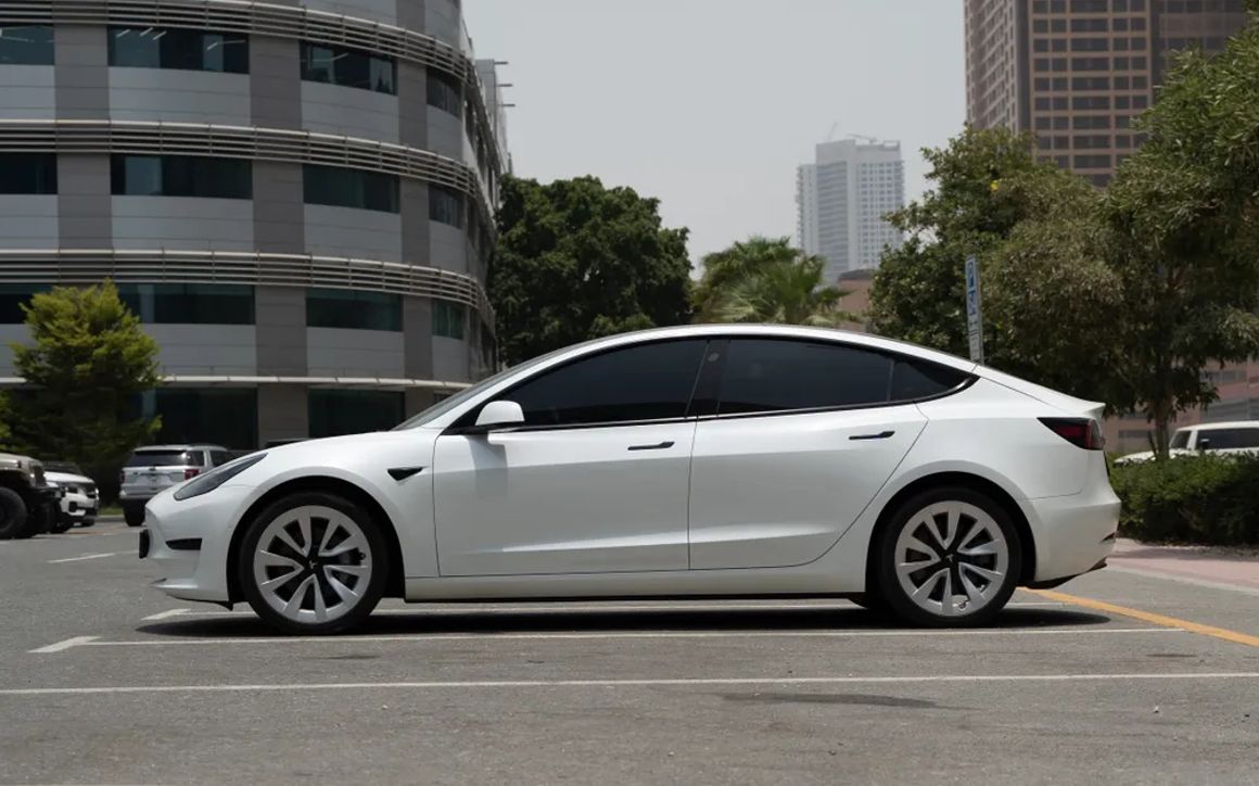 Tesla Model 3 Standard - image 2
