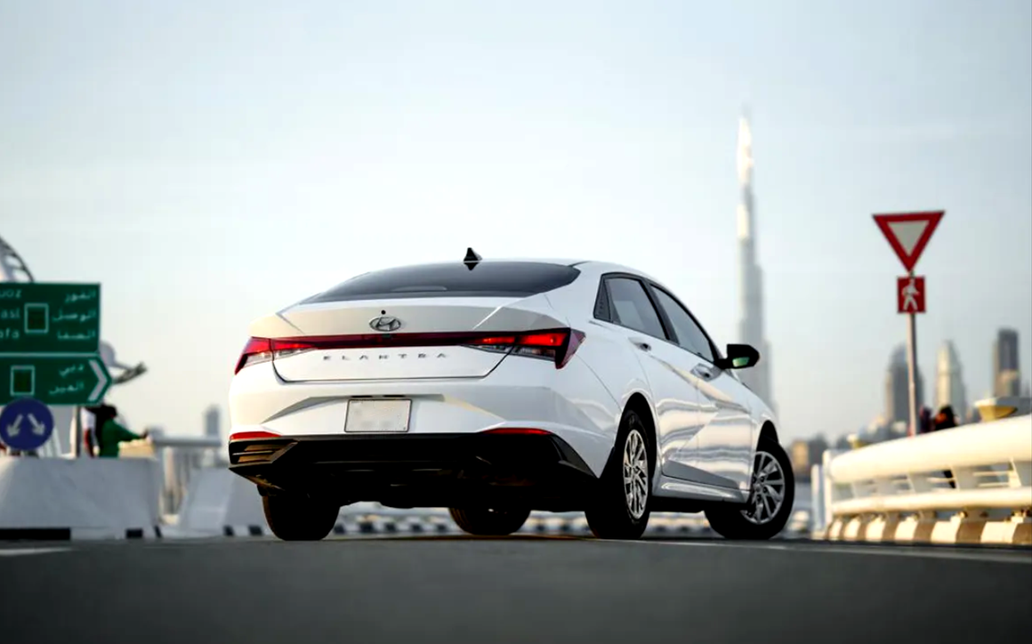 HYUNDAI ELANTRA - image 2