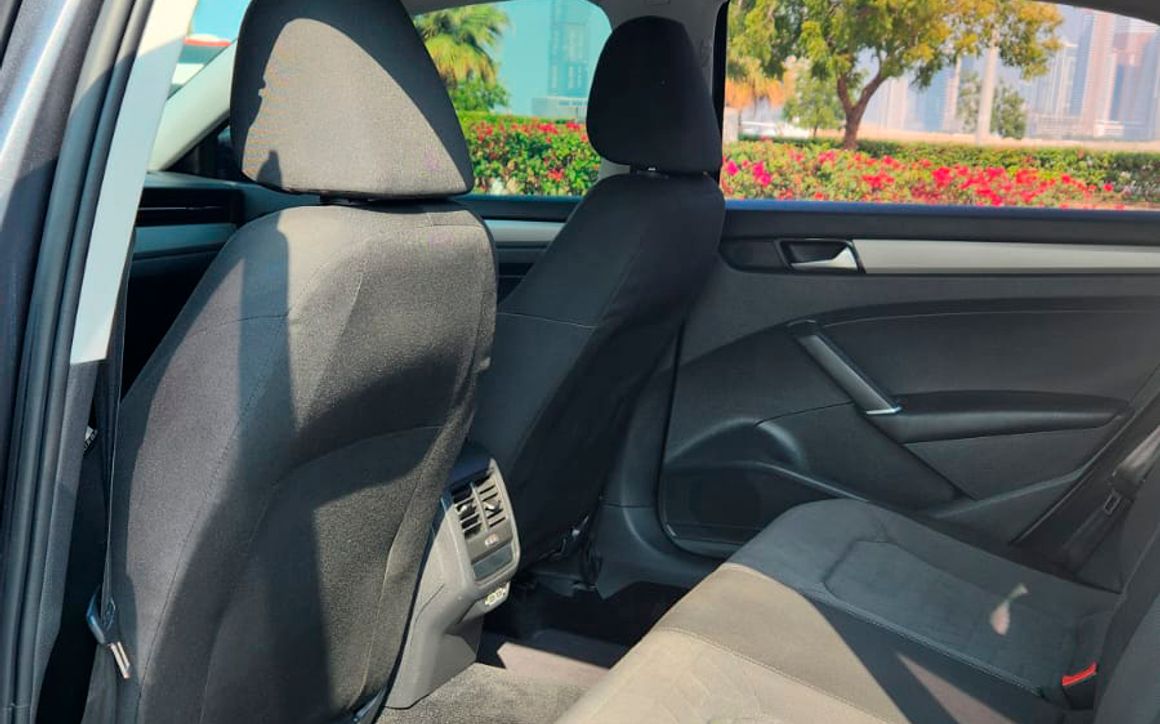 Volkswagen Passat - image 6