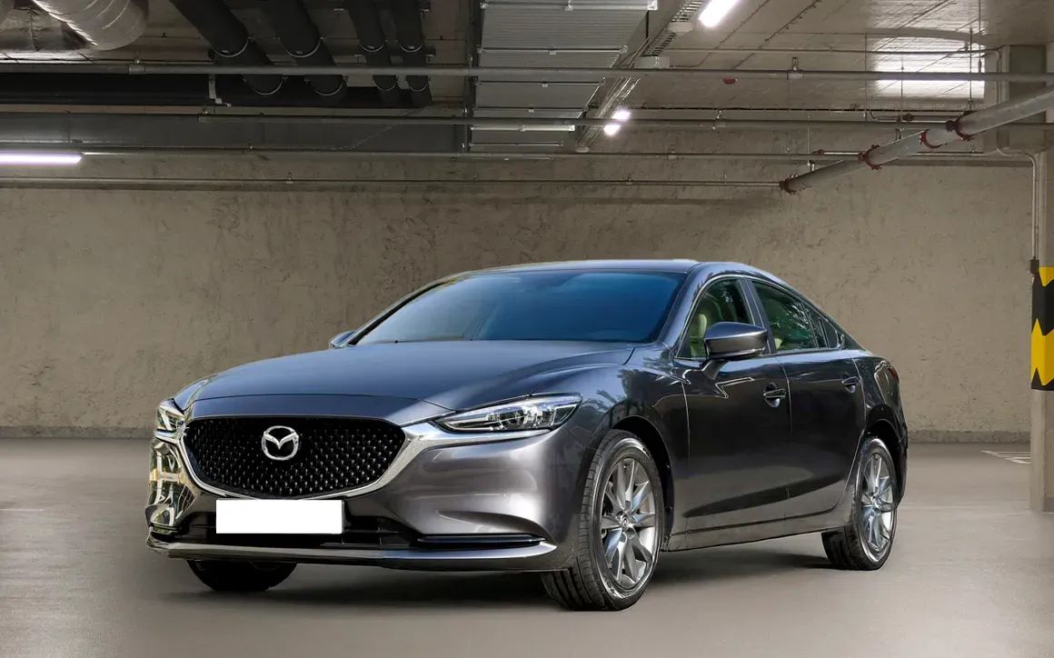 Mazda 6 2.5L PURE - image 1