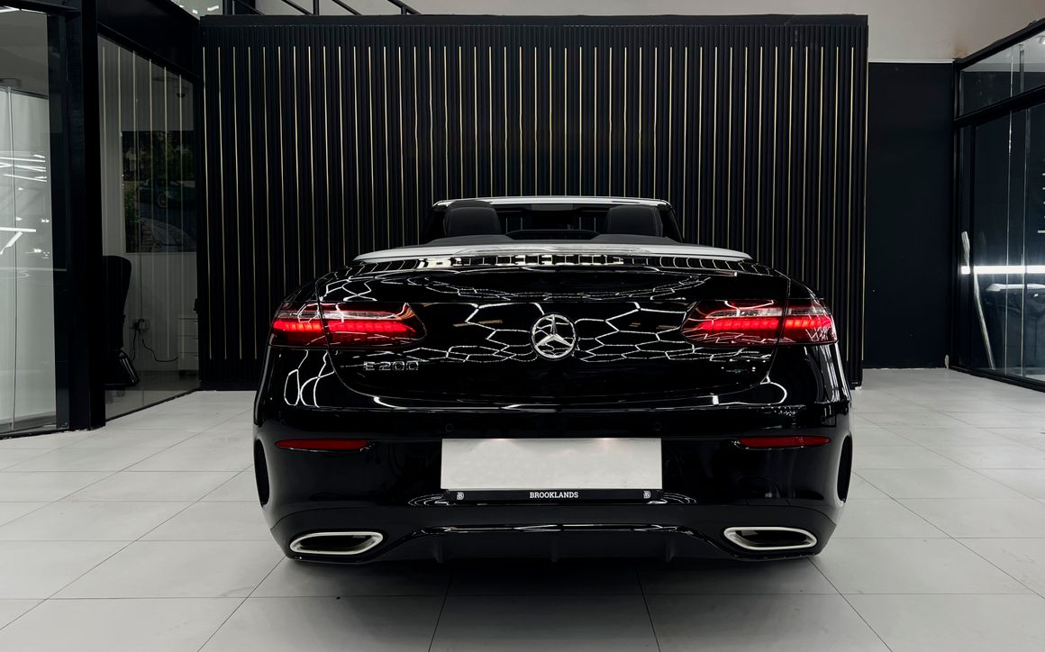 MERCEDES E200 CONVERTIBLE - image 8