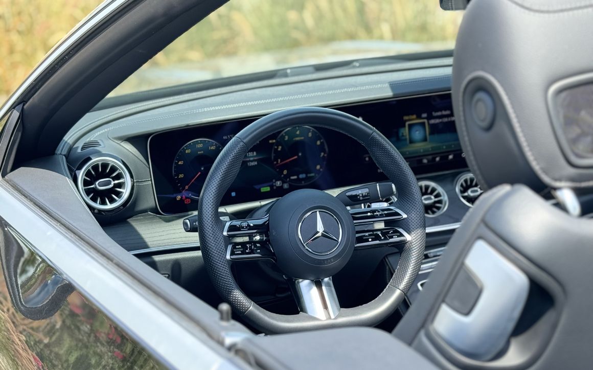 MERCEDES E200 CONVERTIBLE - image 10
