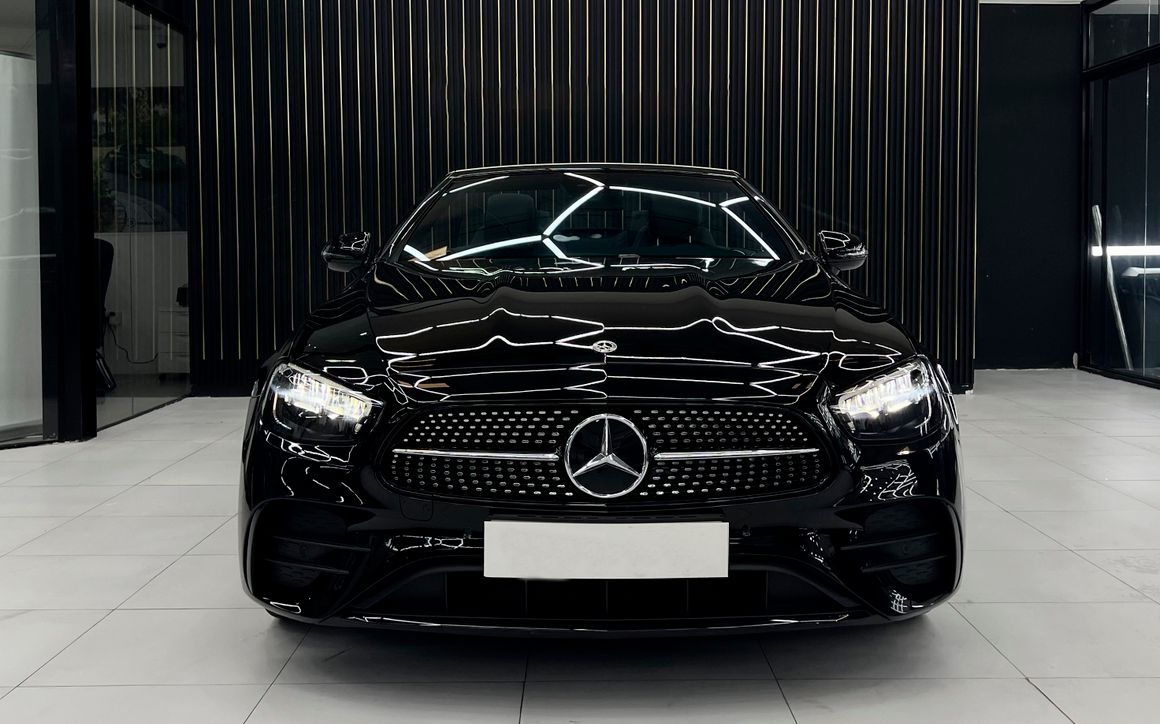 MERCEDES E200 CONVERTIBLE - image 7