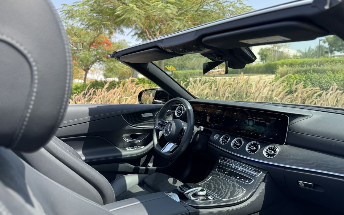 MERCEDES E200 CONVERTIBLE - image 11