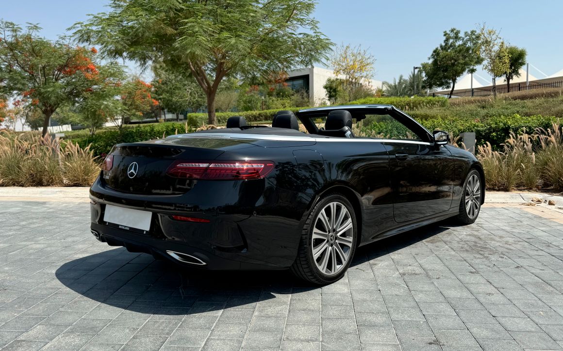 MERCEDES E200 CONVERTIBLE - image 5