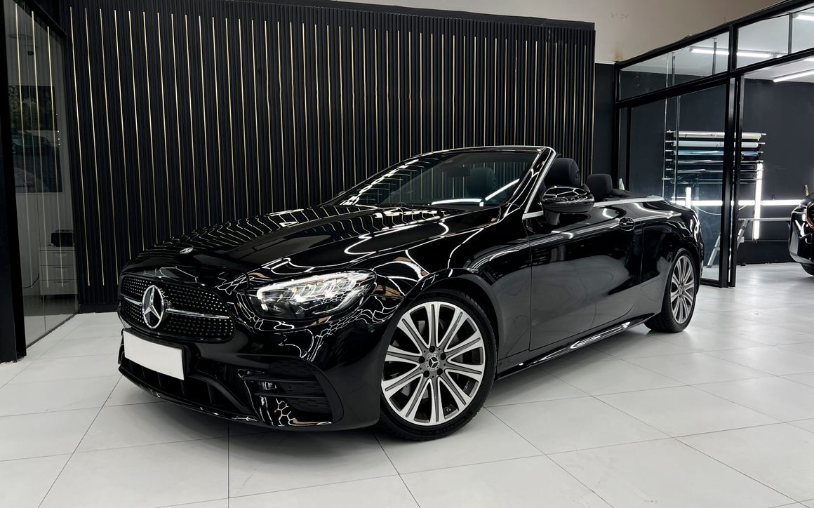 MERCEDES E200 CONVERTIBLE - image 6