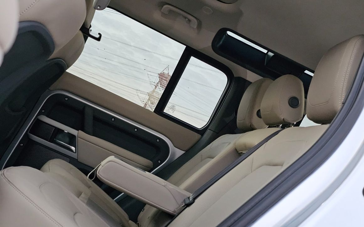Land Rover Defender v4 - image 14