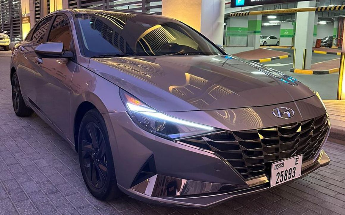 Hyundai Elantra - image 1