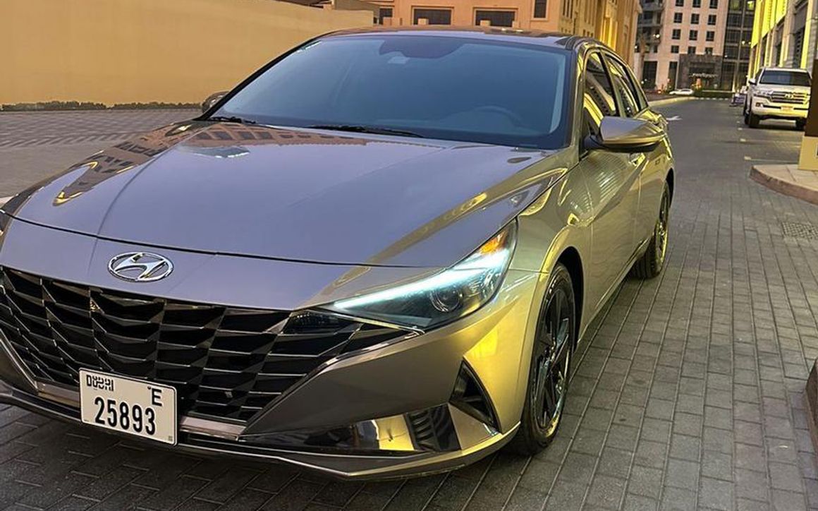 Hyundai Elantra - image 2