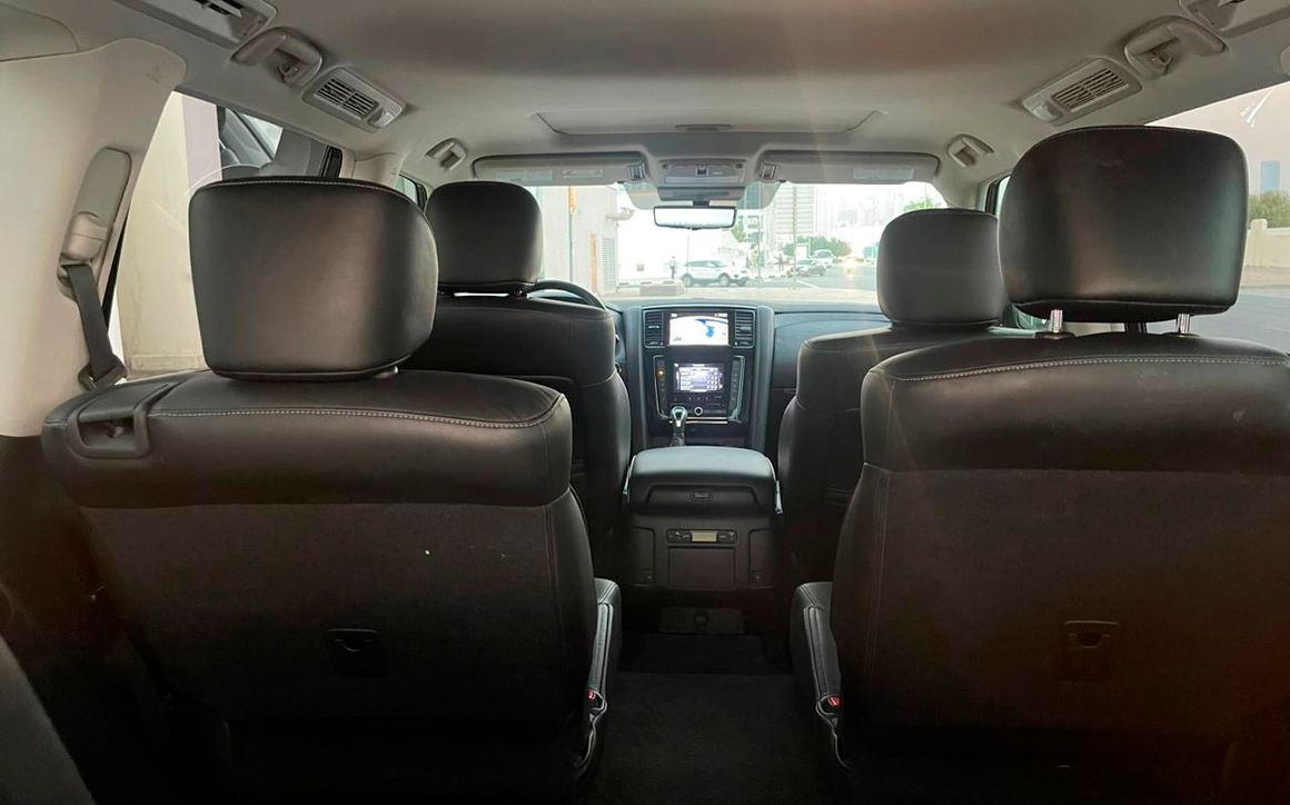 Infiniti QX80 - image 8