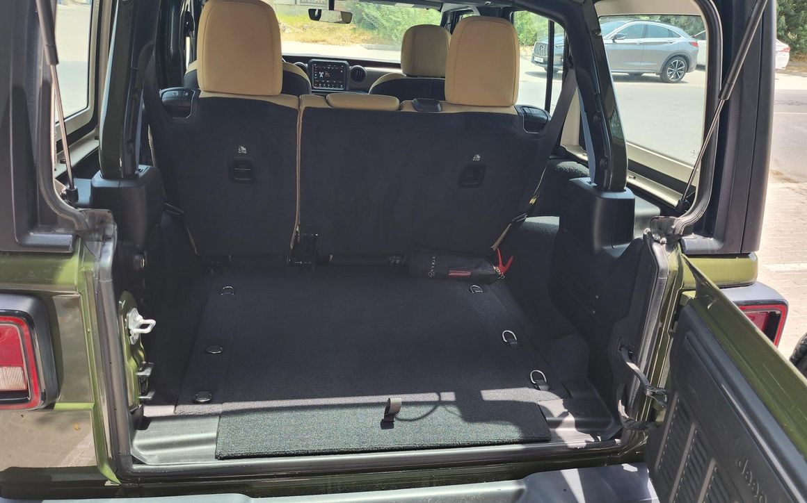 Jeep Wrangler - image 8