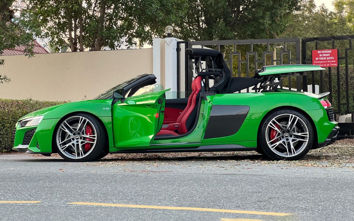 AUDI R8 V10 COUPE - image 2