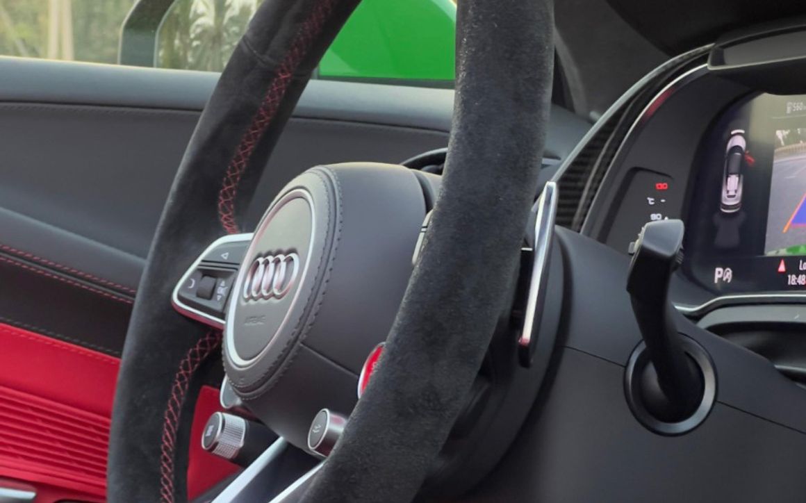AUDI R8 V10 COUPE - image 10