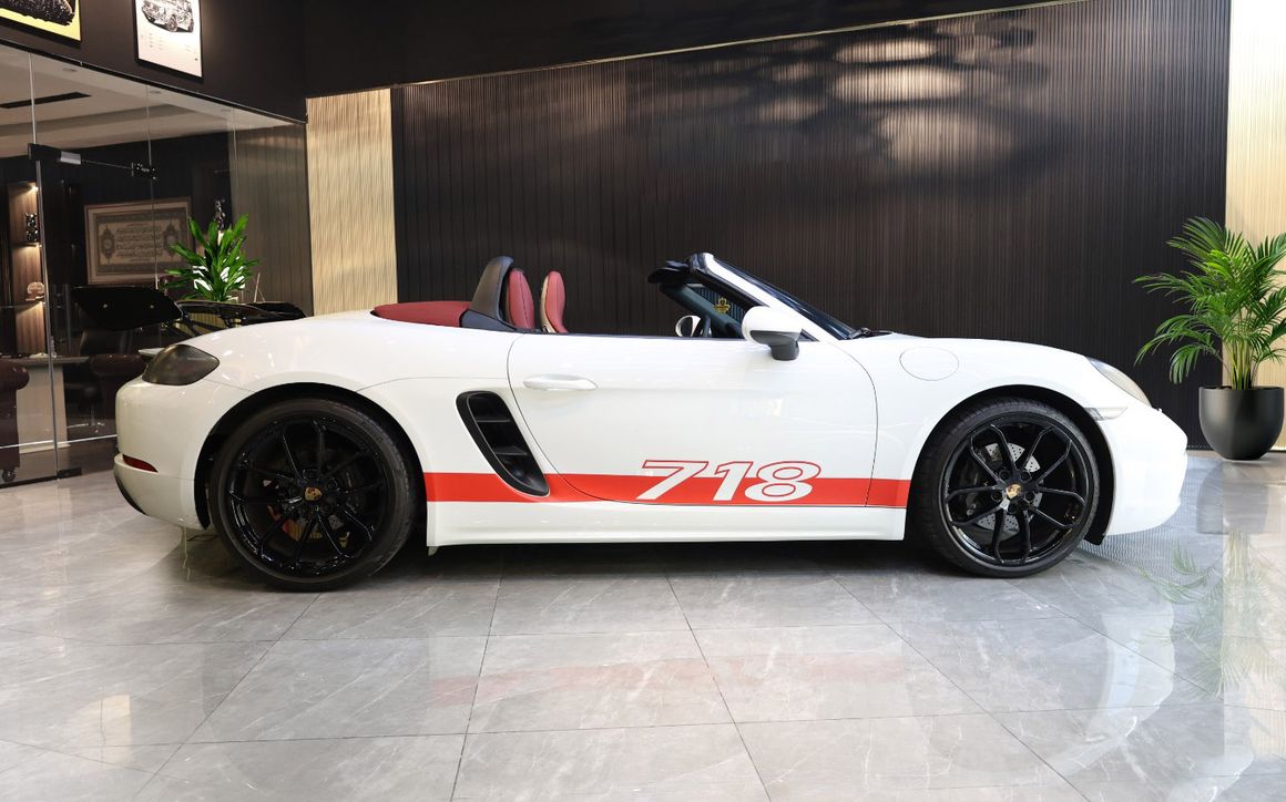 Porsche Porsche Boxster 718 - image 2