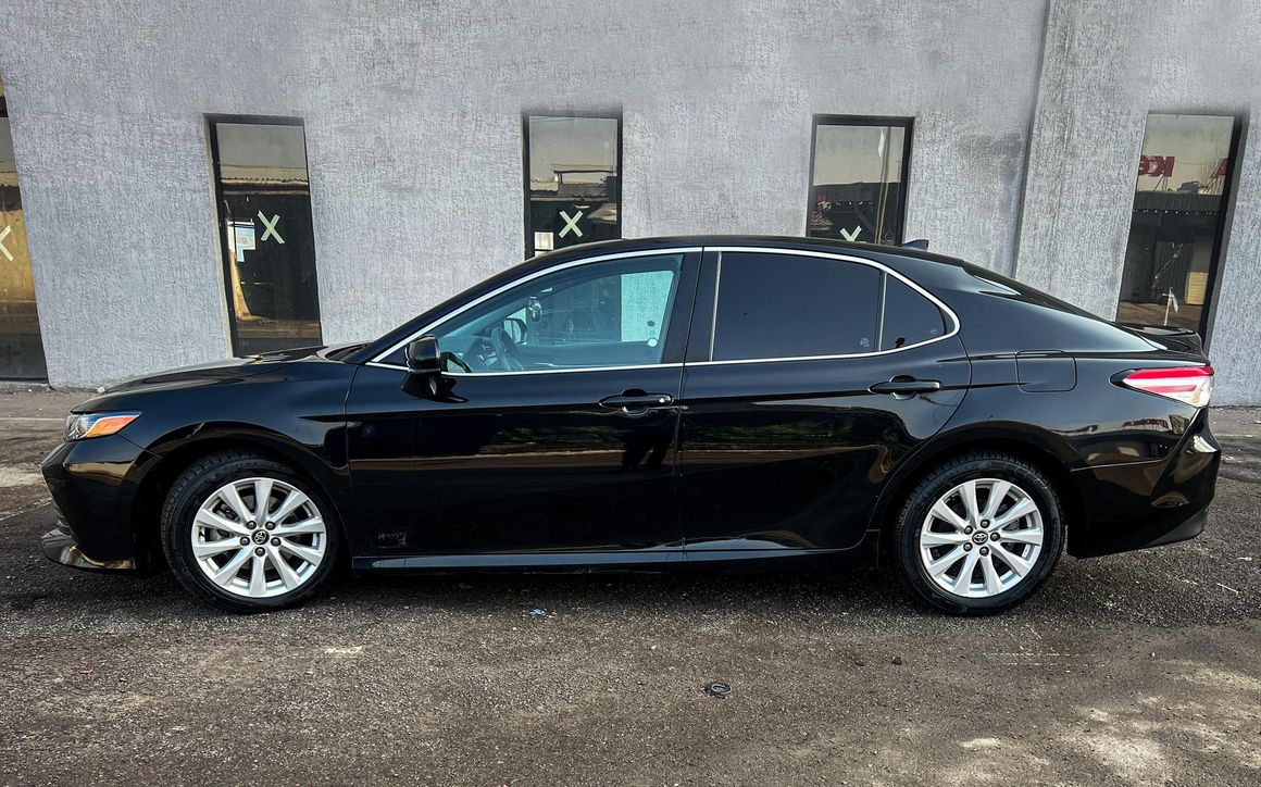 TOYOTA CAMRY - image 2