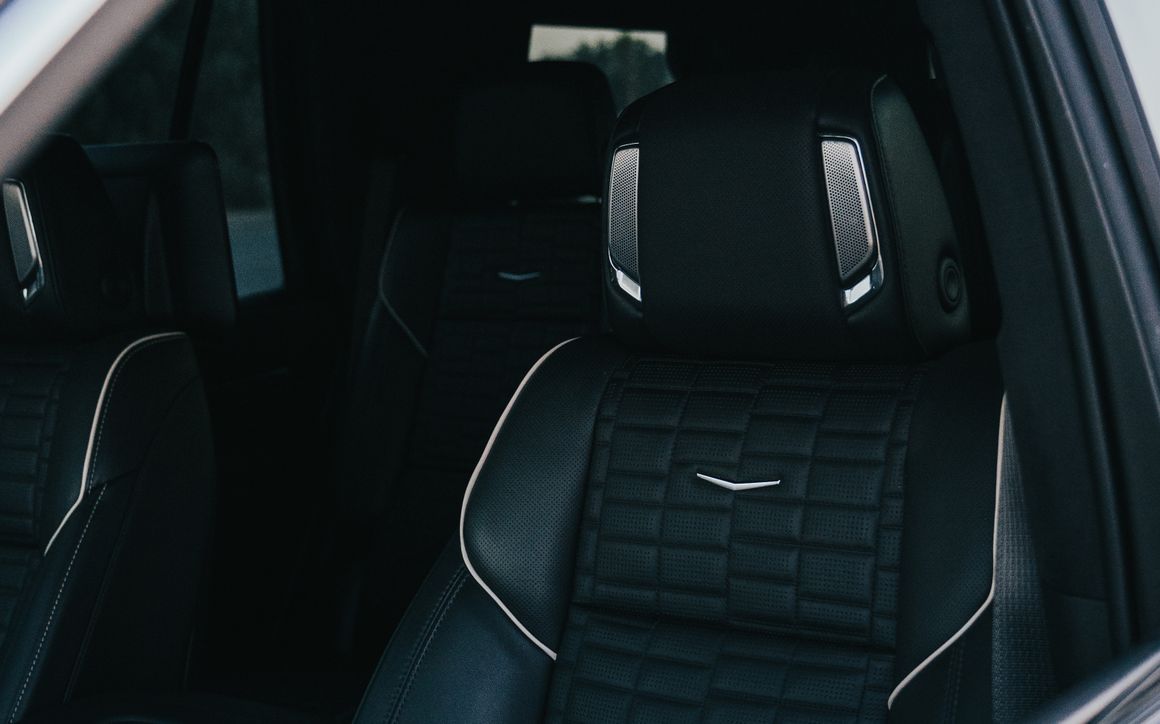 Cadillac Escalade - image 13