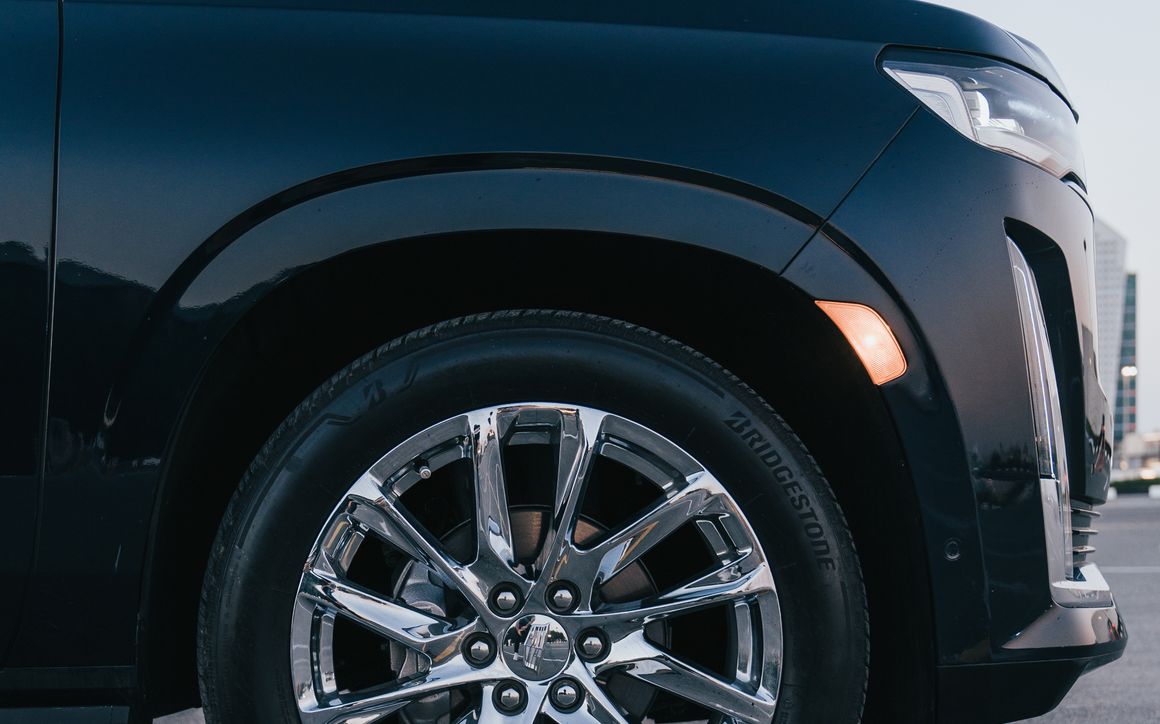 Cadillac Escalade - image 8