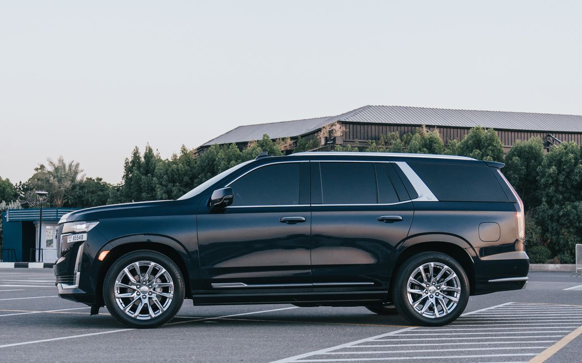 Cadillac Escalade - image 2