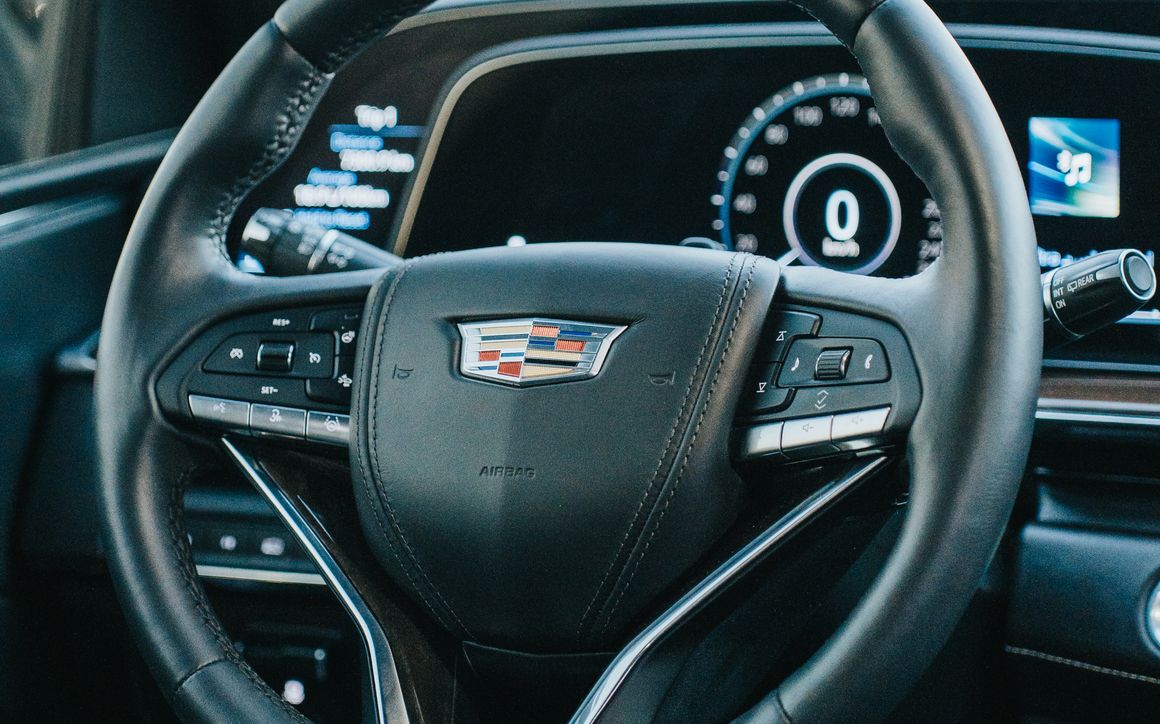 Cadillac Escalade - image 11
