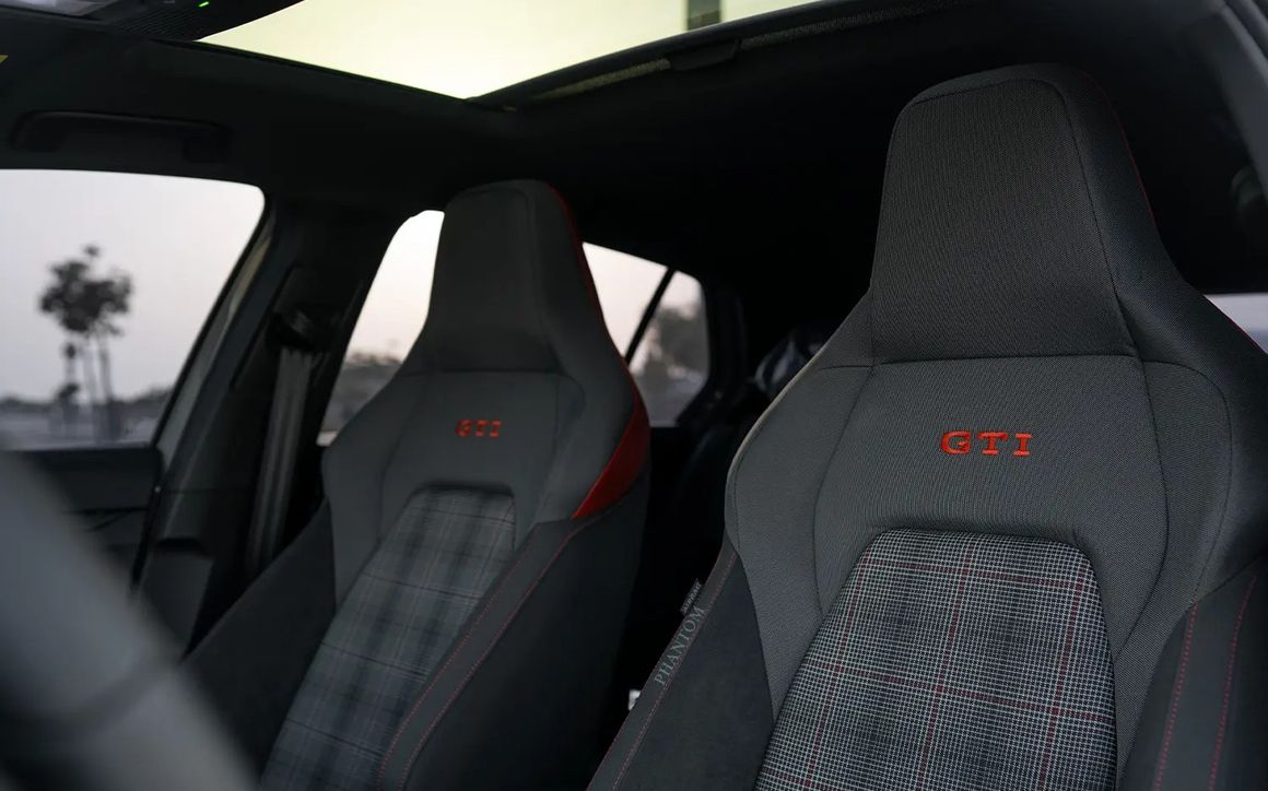 VOLKSWAGEN GOLF GTI 20L - image 12