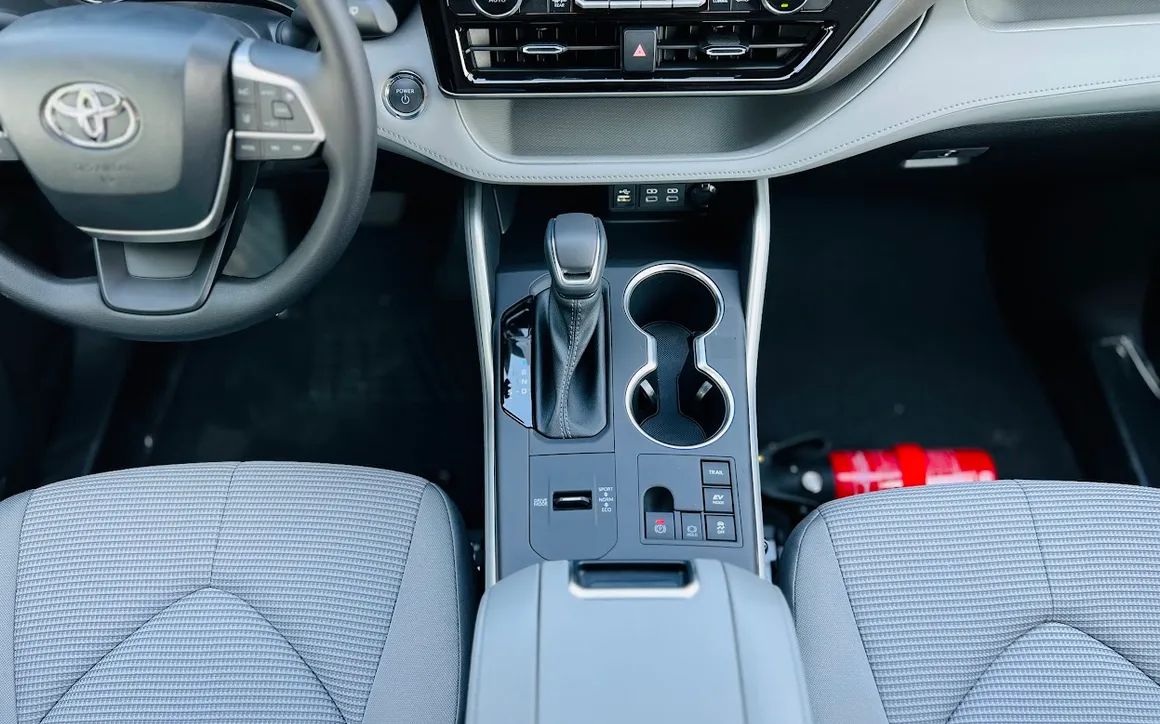 TOYOTA HIGHLANDER HYBRID - image 5