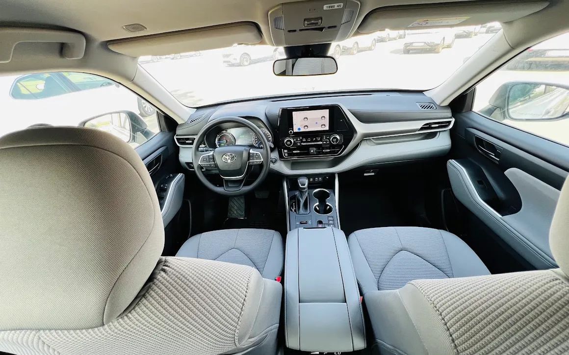TOYOTA HIGHLANDER HYBRID - image 8