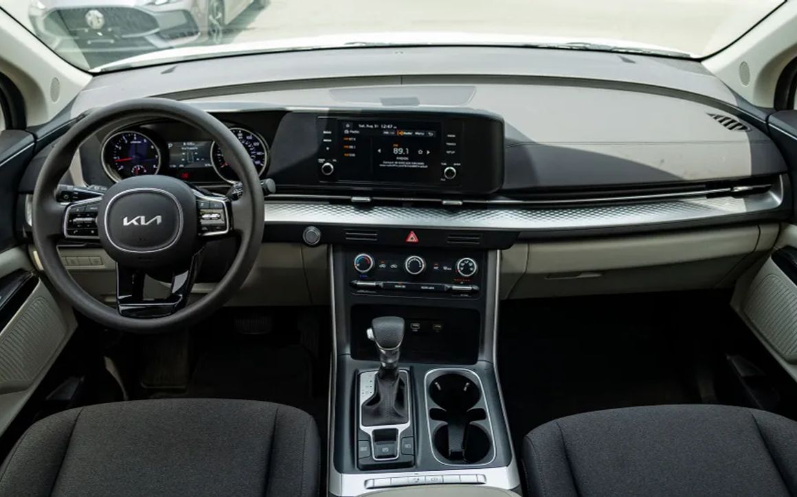 KIA CARNIVAL - image 8