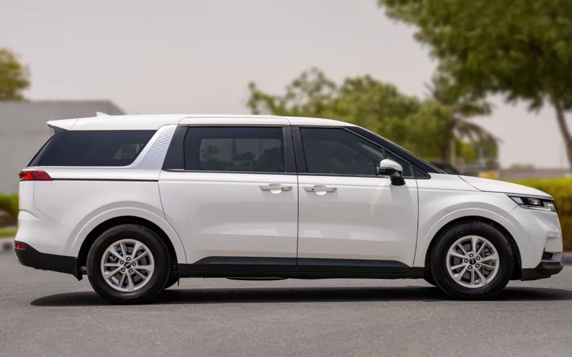 KIA CARNIVAL - image 2