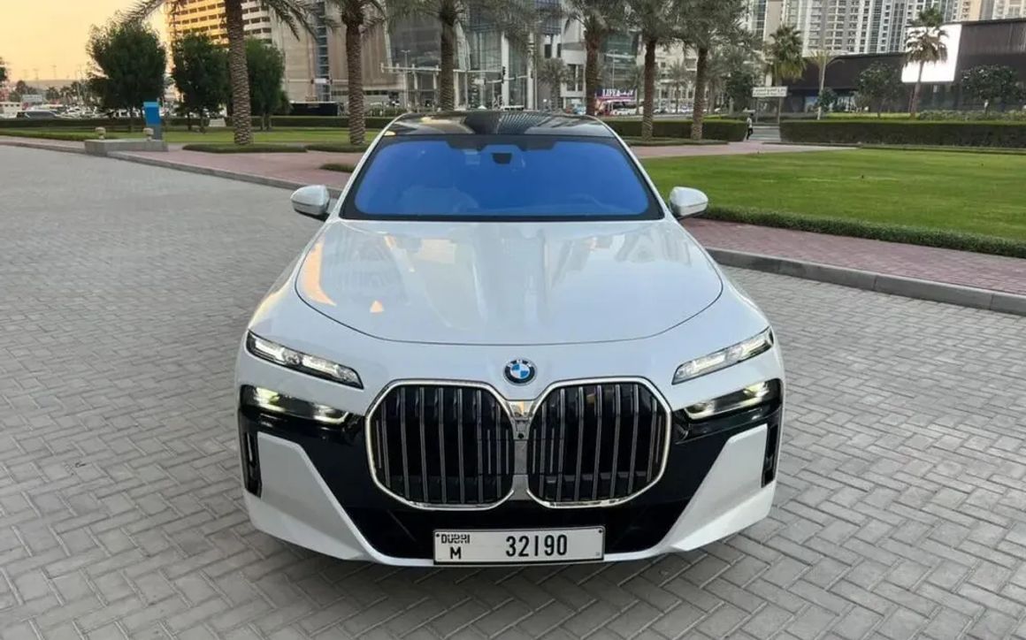 BMW 735i - image 4