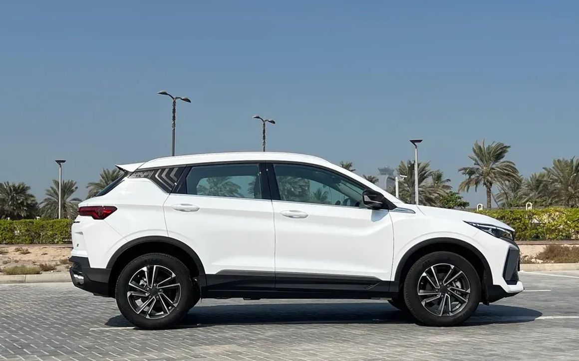 Geely Coolray Mid Option 2024 - image 2