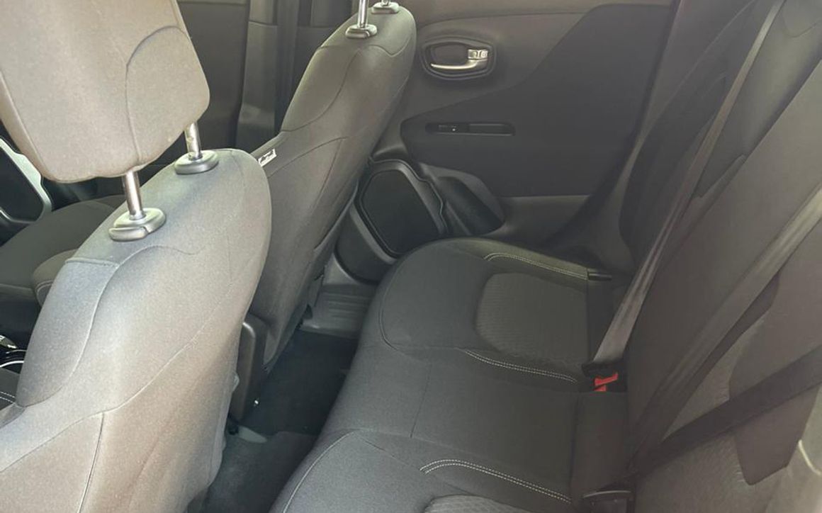 Jeep Renegade - image 18