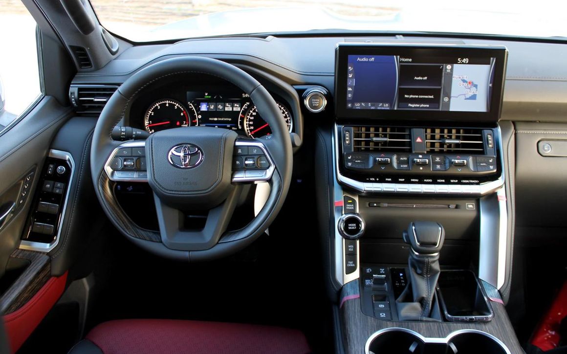 TOYOTA LAND CRUISER - image 8