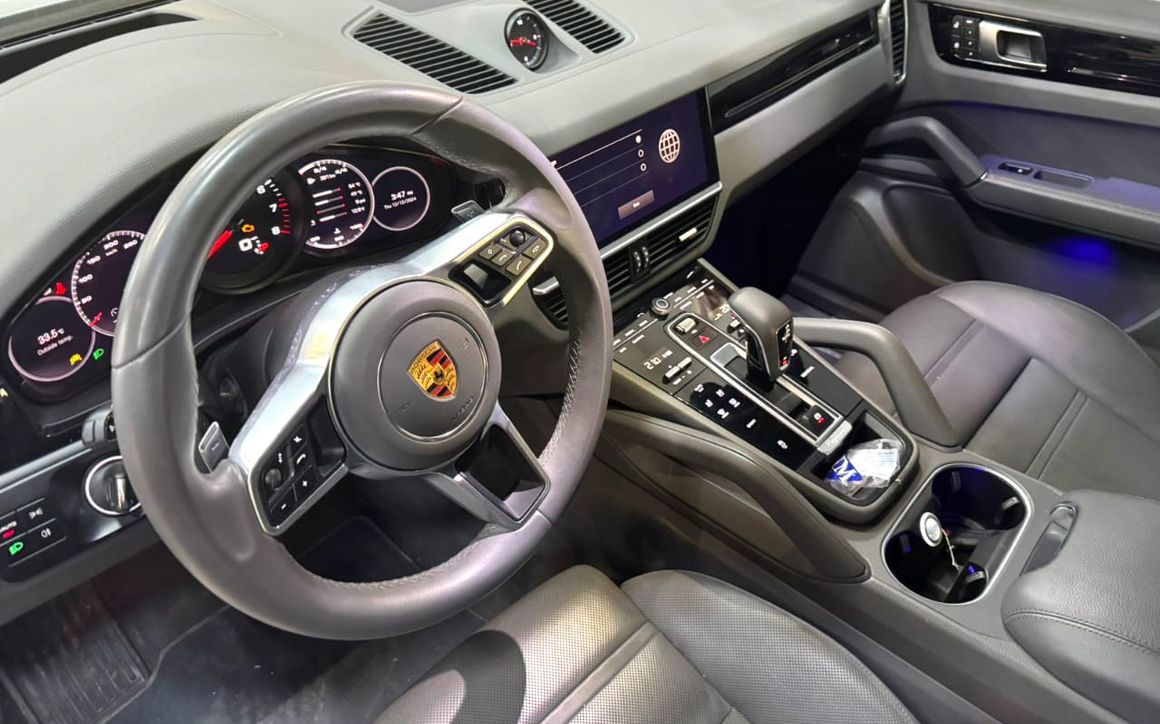 Porsche Cayenne - image 4