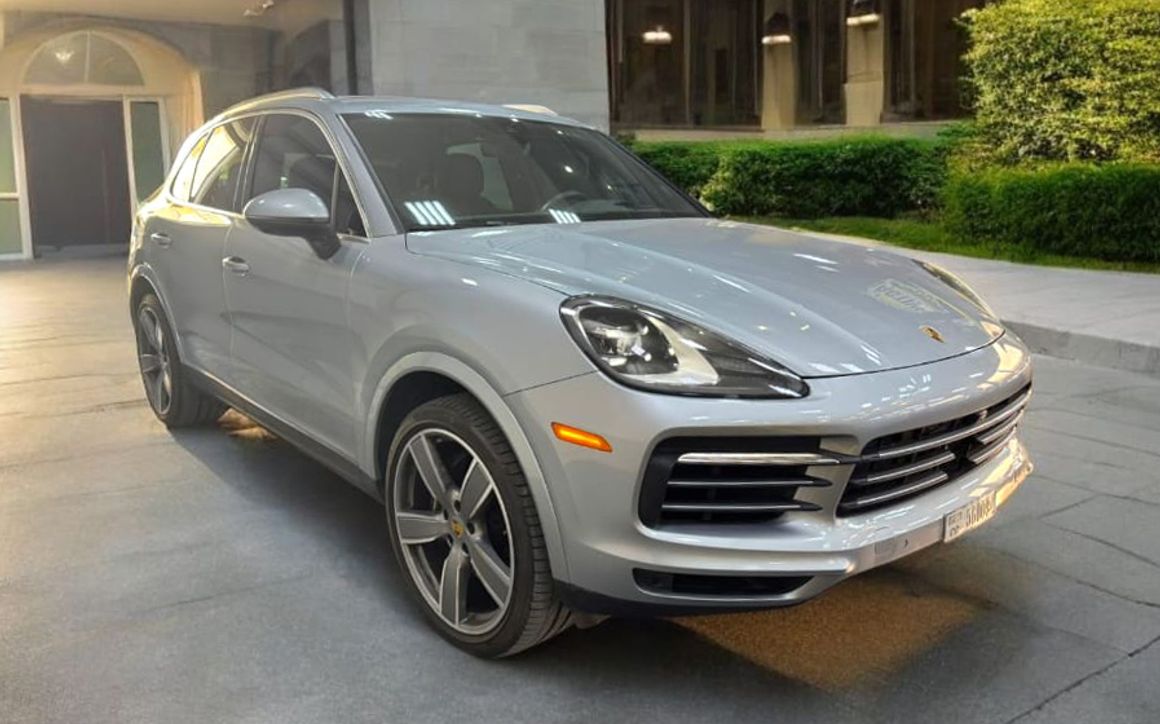 Porsche Cayenne - image 1