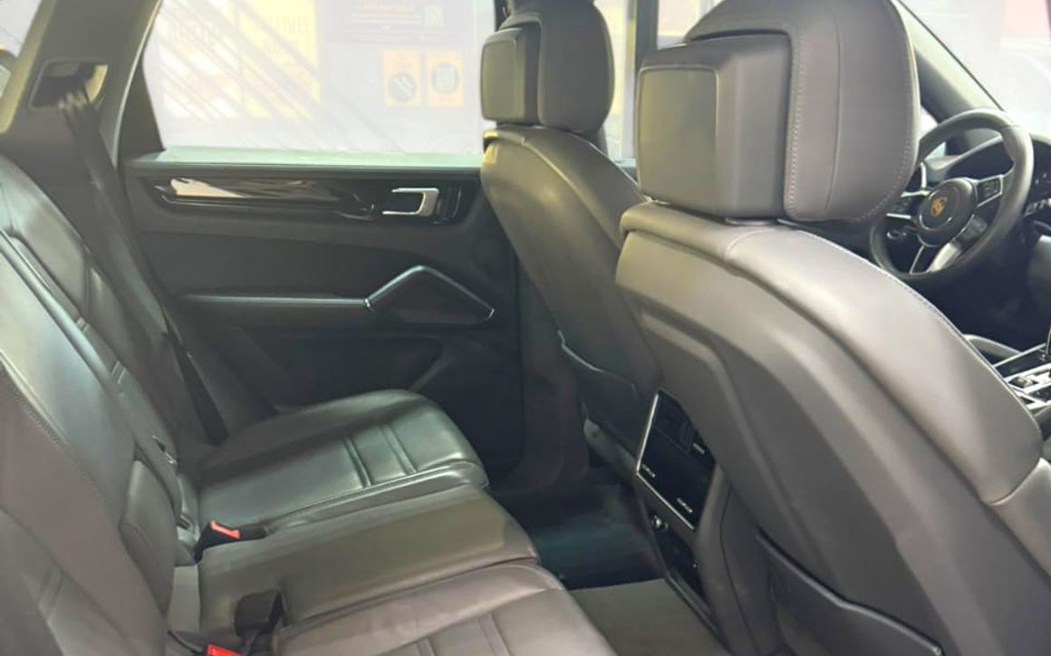 Porsche Cayenne - image 7