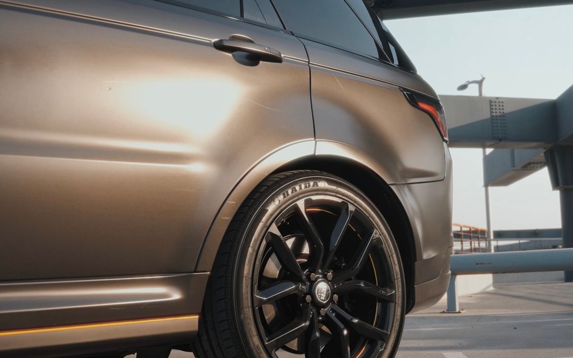 RANGE ROVER SPORT SVR - image 8