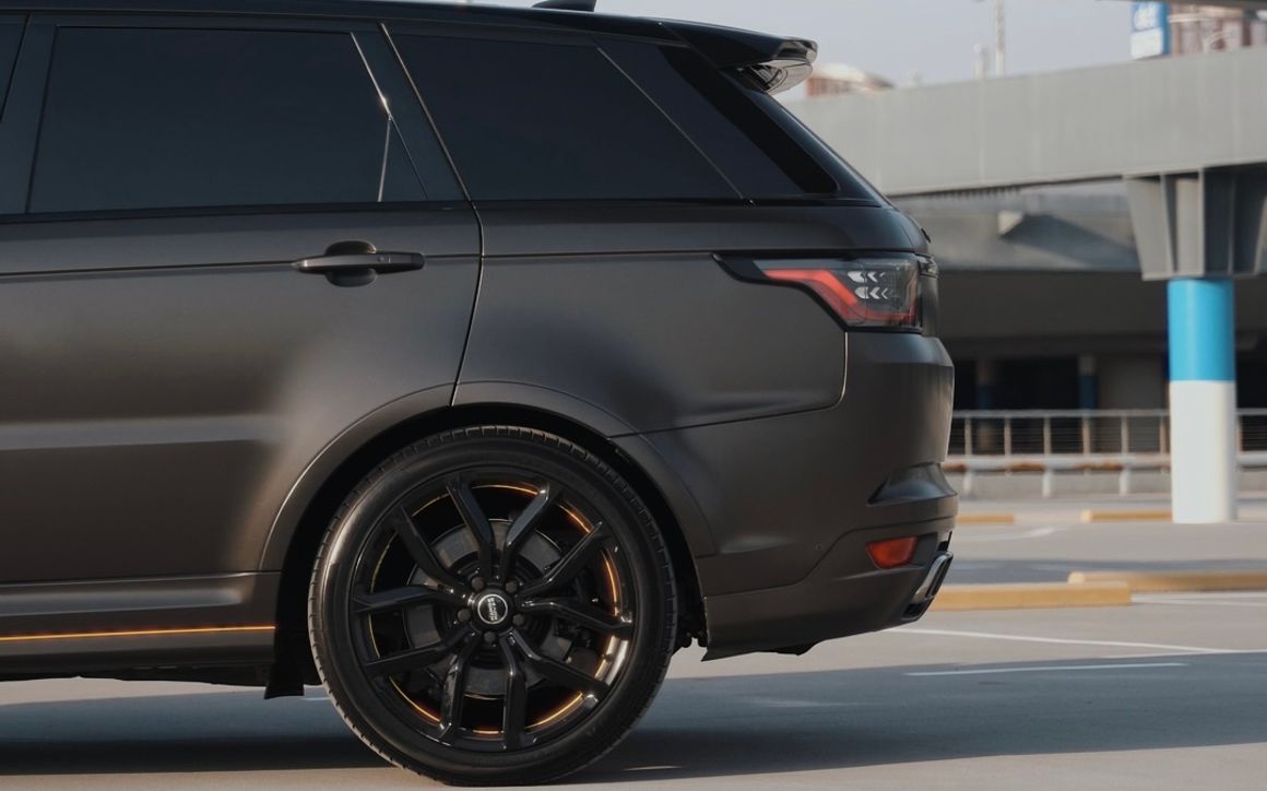 RANGE ROVER SPORT SVR - image 7