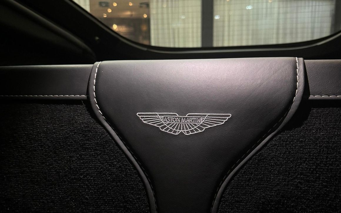 ASTON MARTIN VANTAGE - image 11