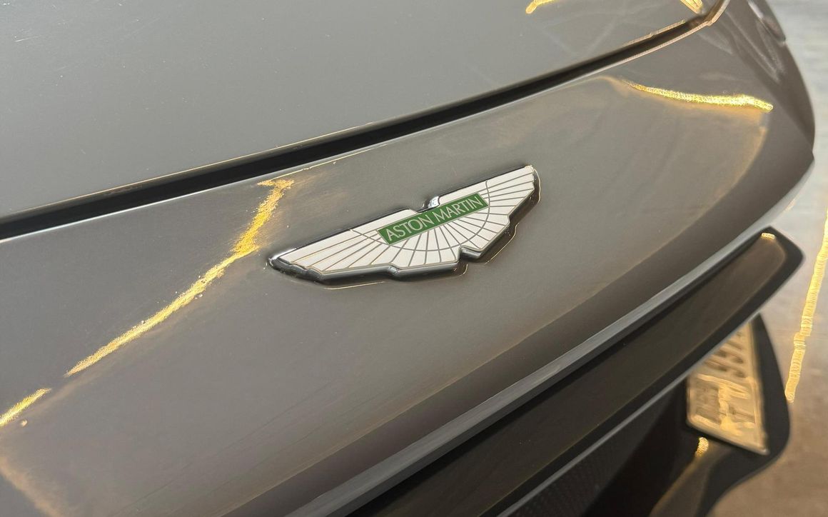 ASTON MARTIN VANTAGE - image 8