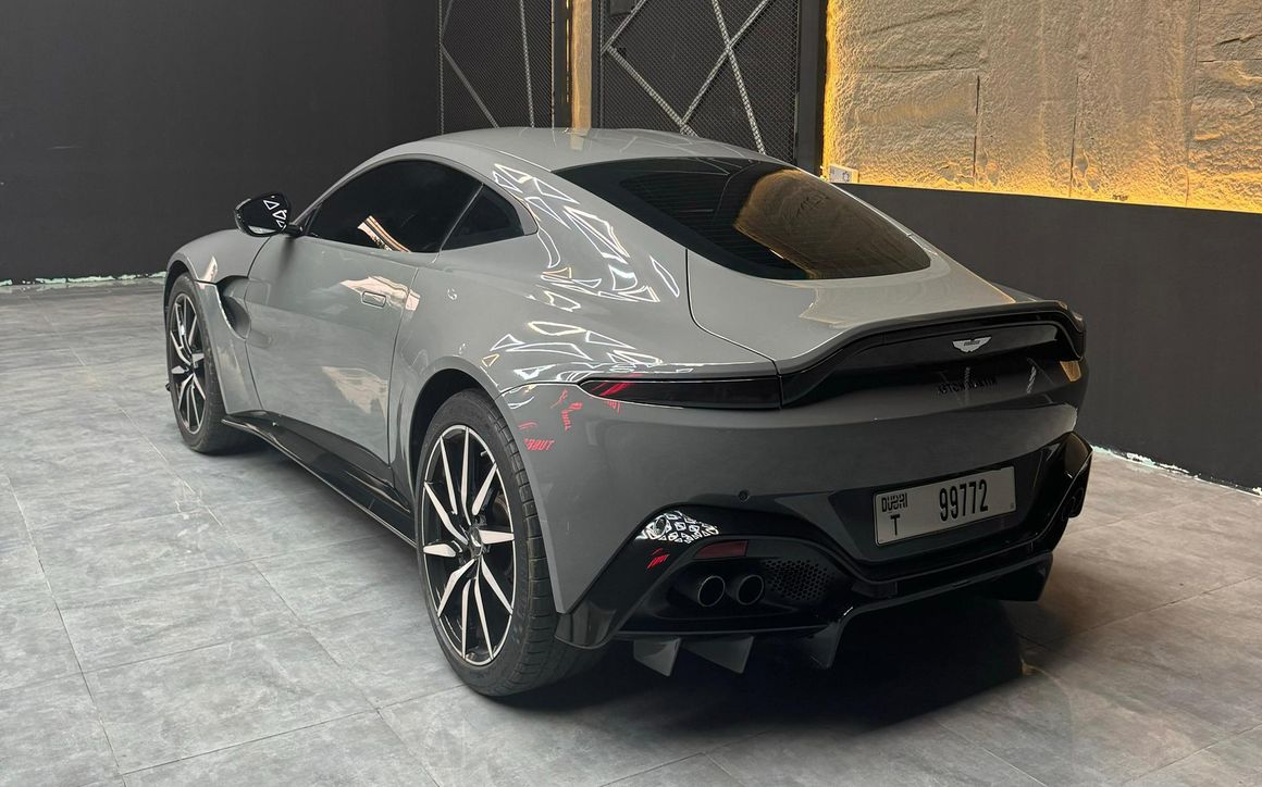 ASTON MARTIN VANTAGE - image 5