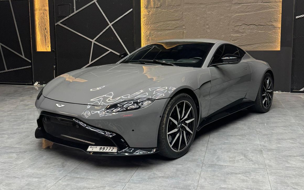 ASTON MARTIN VANTAGE - image 1